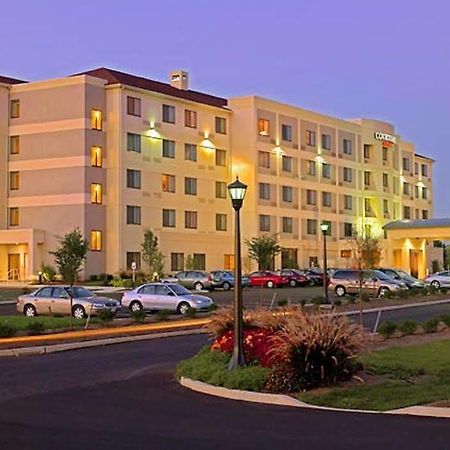 Courtyard Lancaster Hotel Fertility Ngoại thất bức ảnh