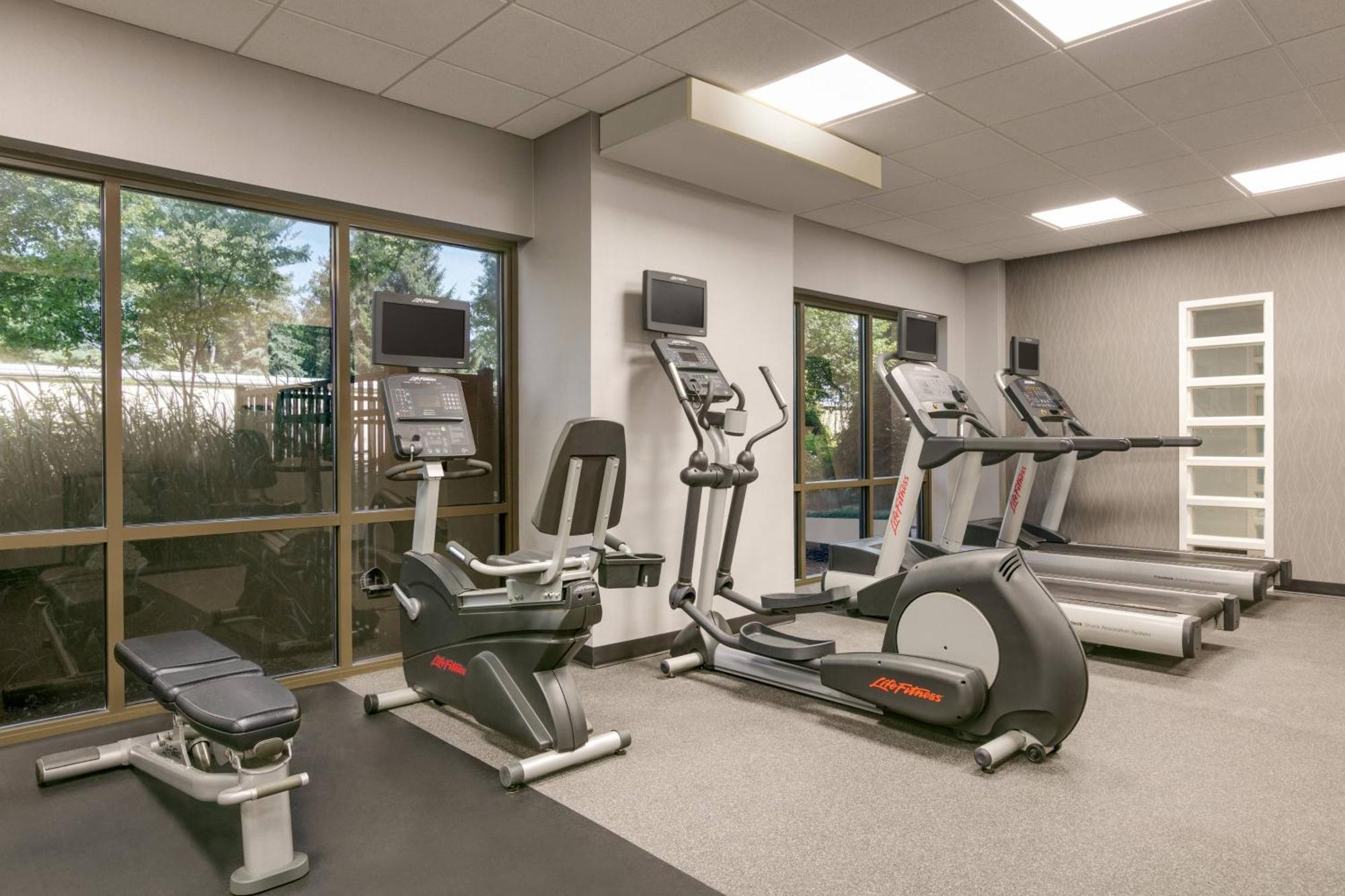 Courtyard Lancaster Hotel Fertility Ngoại thất bức ảnh