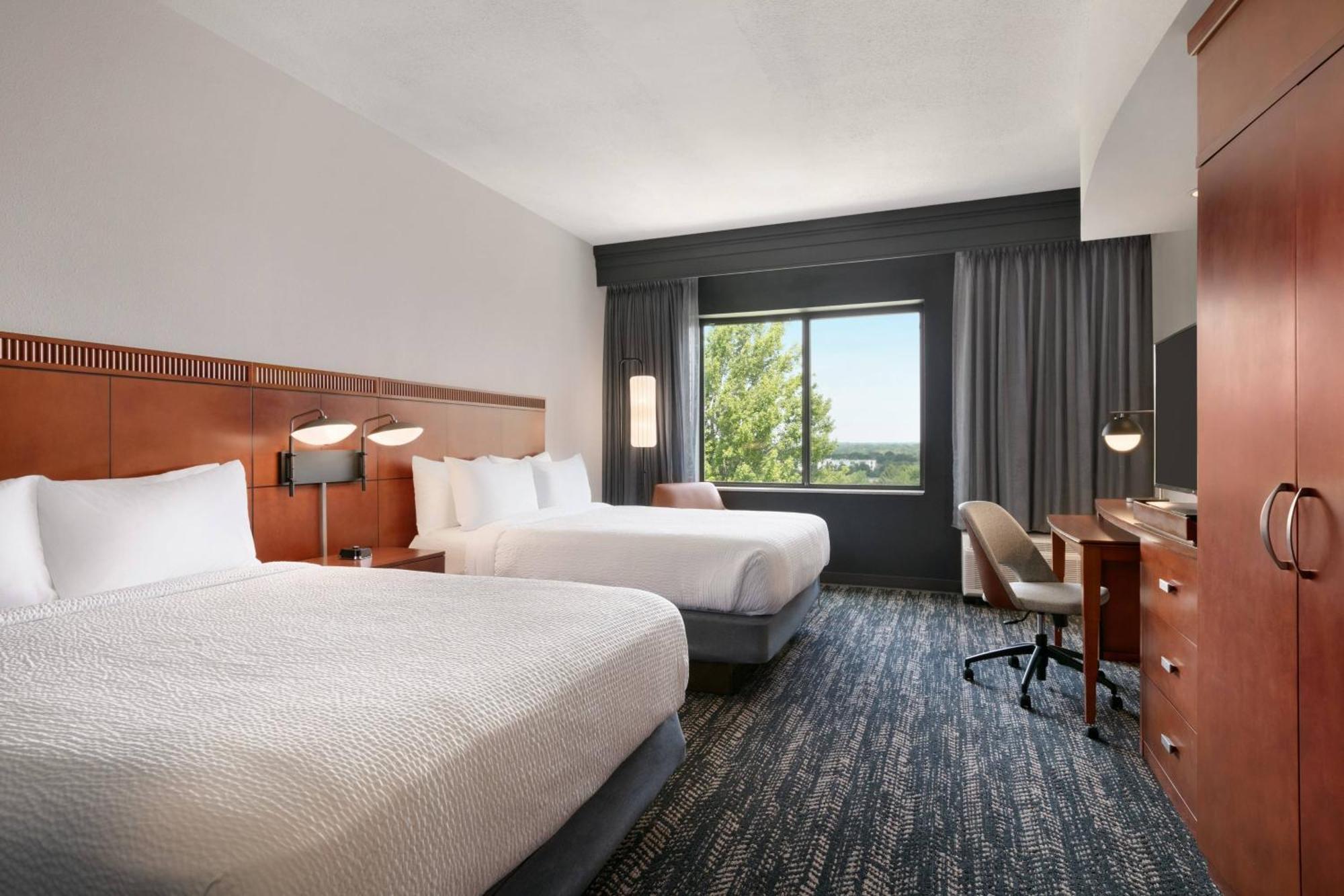 Courtyard Lancaster Hotel Fertility Ngoại thất bức ảnh