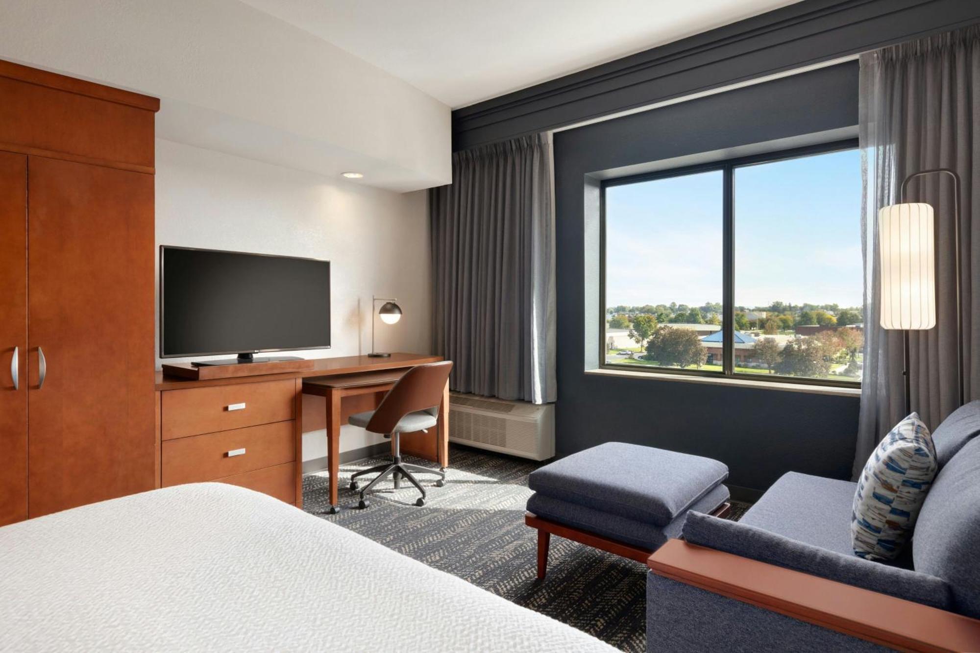 Courtyard Lancaster Hotel Fertility Ngoại thất bức ảnh