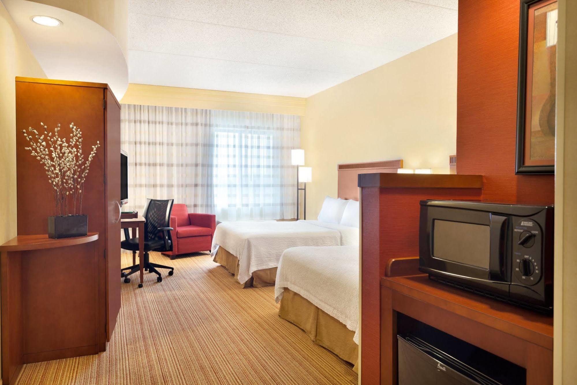 Courtyard Lancaster Hotel Fertility Ngoại thất bức ảnh